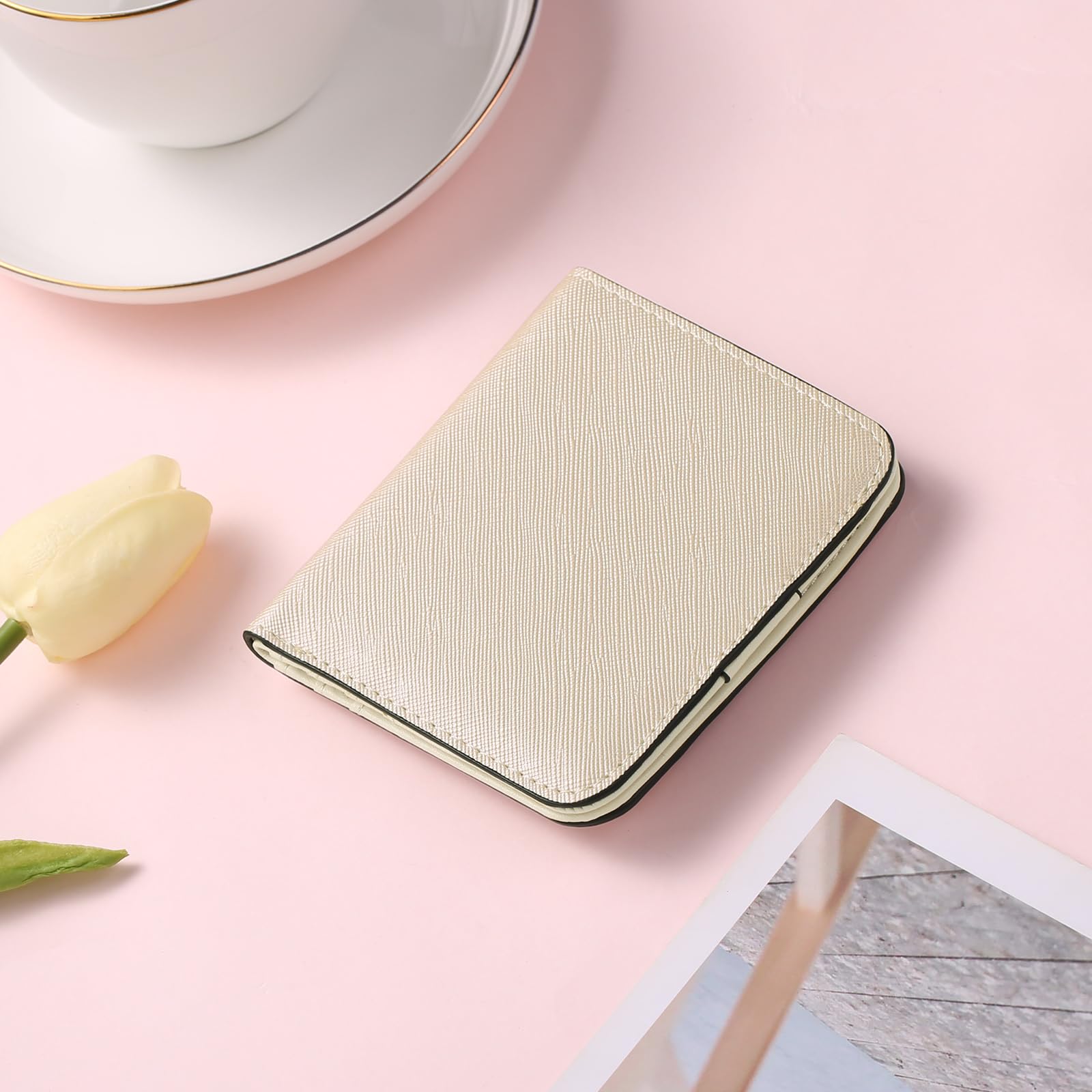 GAEKEAO RFID Blocking Leather Compact BiFold Wallet